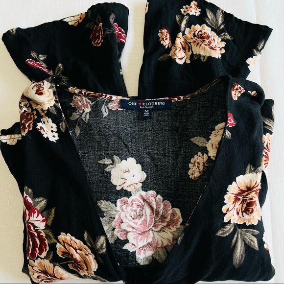 ONE CLOTHING top FLORAL knit CROP BLACK Medium M - Picture 6 of 9